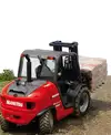 Alquiler carretilla elevadora todoterreno de 2000 Kg. especial eventos Gomez Oviedo 2
